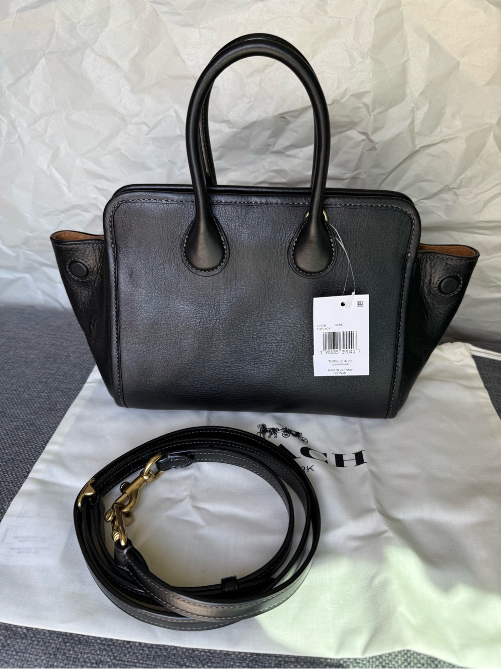 Coach Turnlock 22 Black NWT - Picture 11 of 11